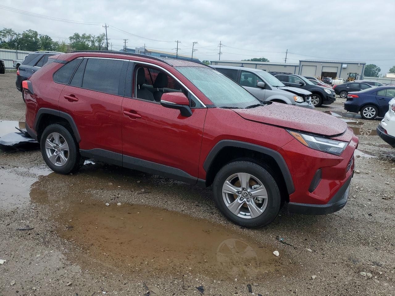 2025 TOYOTA RAV4 XLE — снимка 4