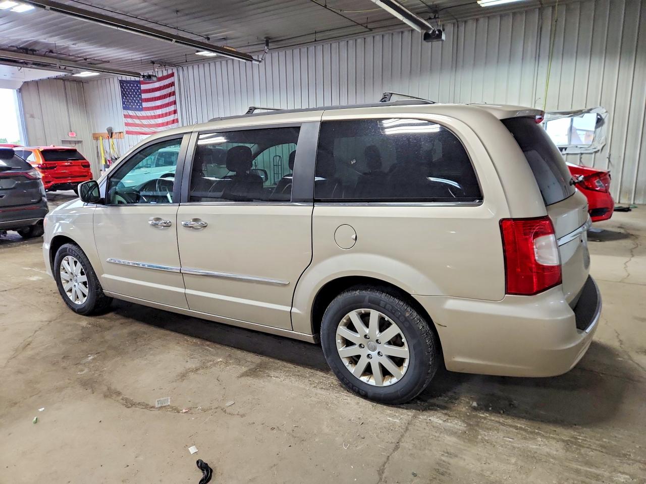 2015 CHRYSLER TOWN & COUNTRY TOURING — снимка 2