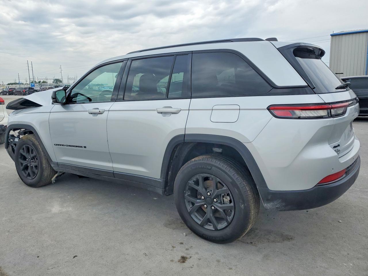 2025 JEEP GRAND CHEROKEE LAREDO — снимка 2