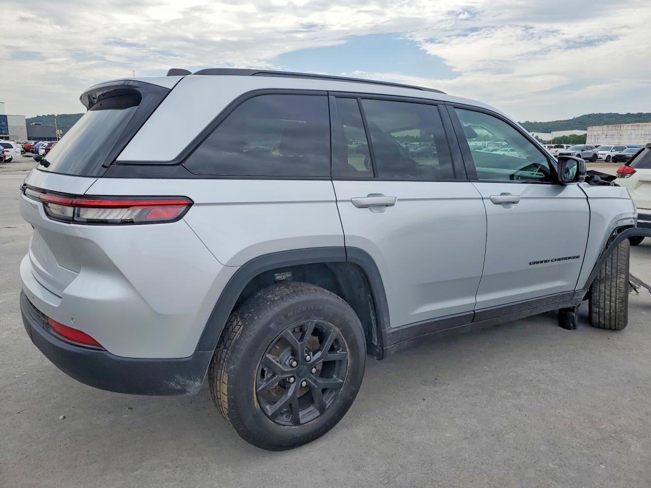2025 JEEP GRAND CHEROKEE LAREDO — снимка 3