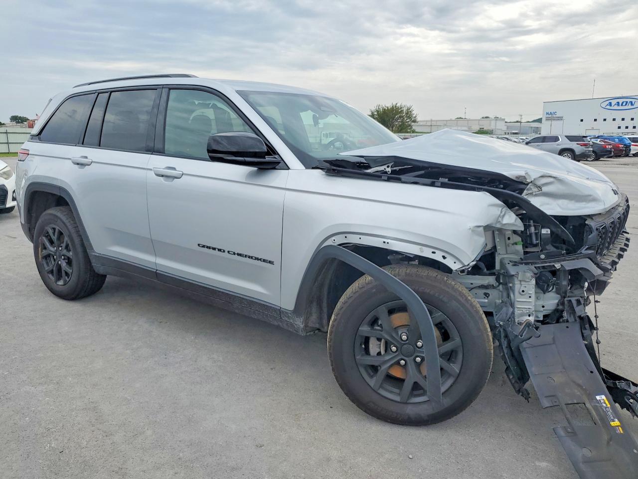 2025 JEEP GRAND CHEROKEE LAREDO — снимка 4