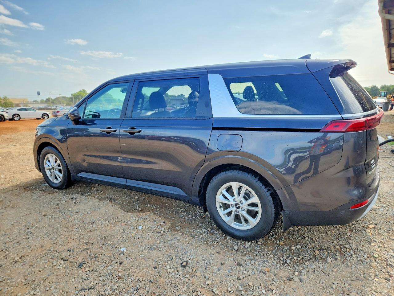 2023 KIA CARNIVAL LX — снимка 2