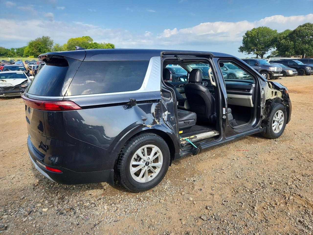 2023 KIA CARNIVAL LX — снимка 3