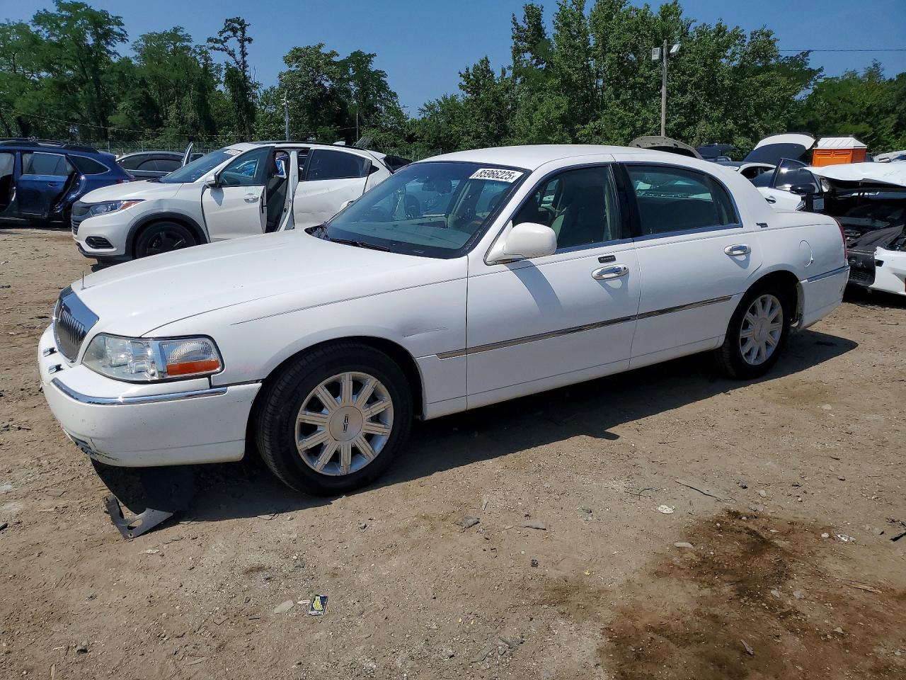 2011 LINCOLN TOWN CAR SIGNATURE LIMITED