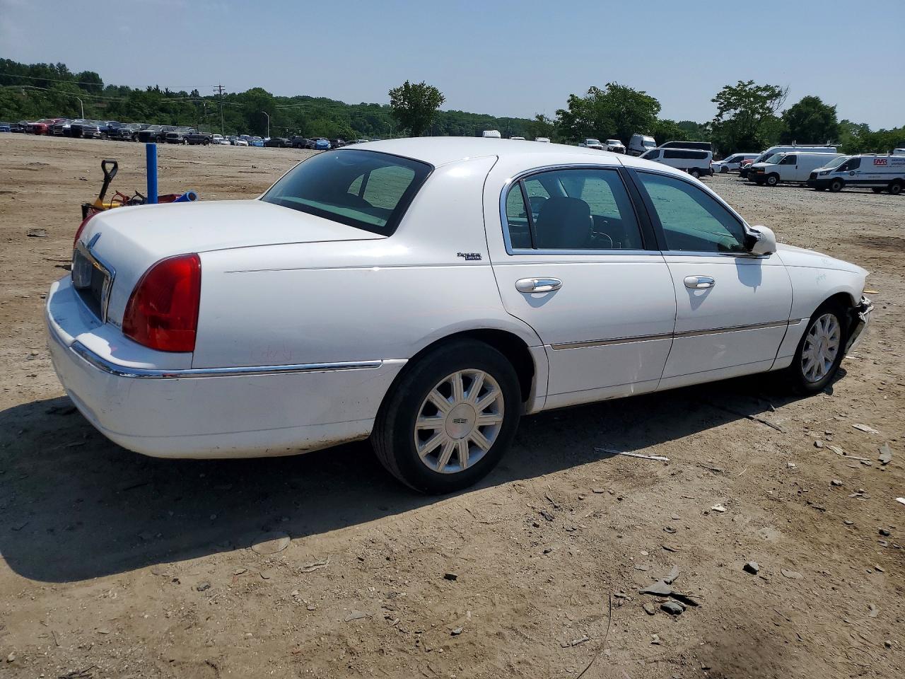 2011 LINCOLN TOWN CAR SIGNATURE LIMITED — снимка 3