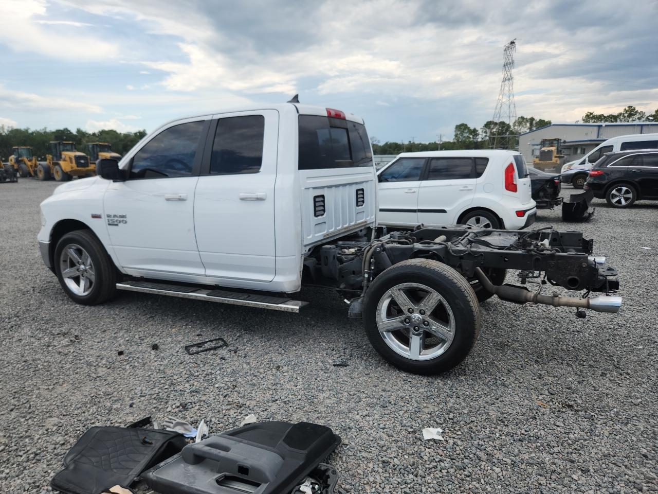 2019 RAM 1500 CLASSIC SLT — снимка 2