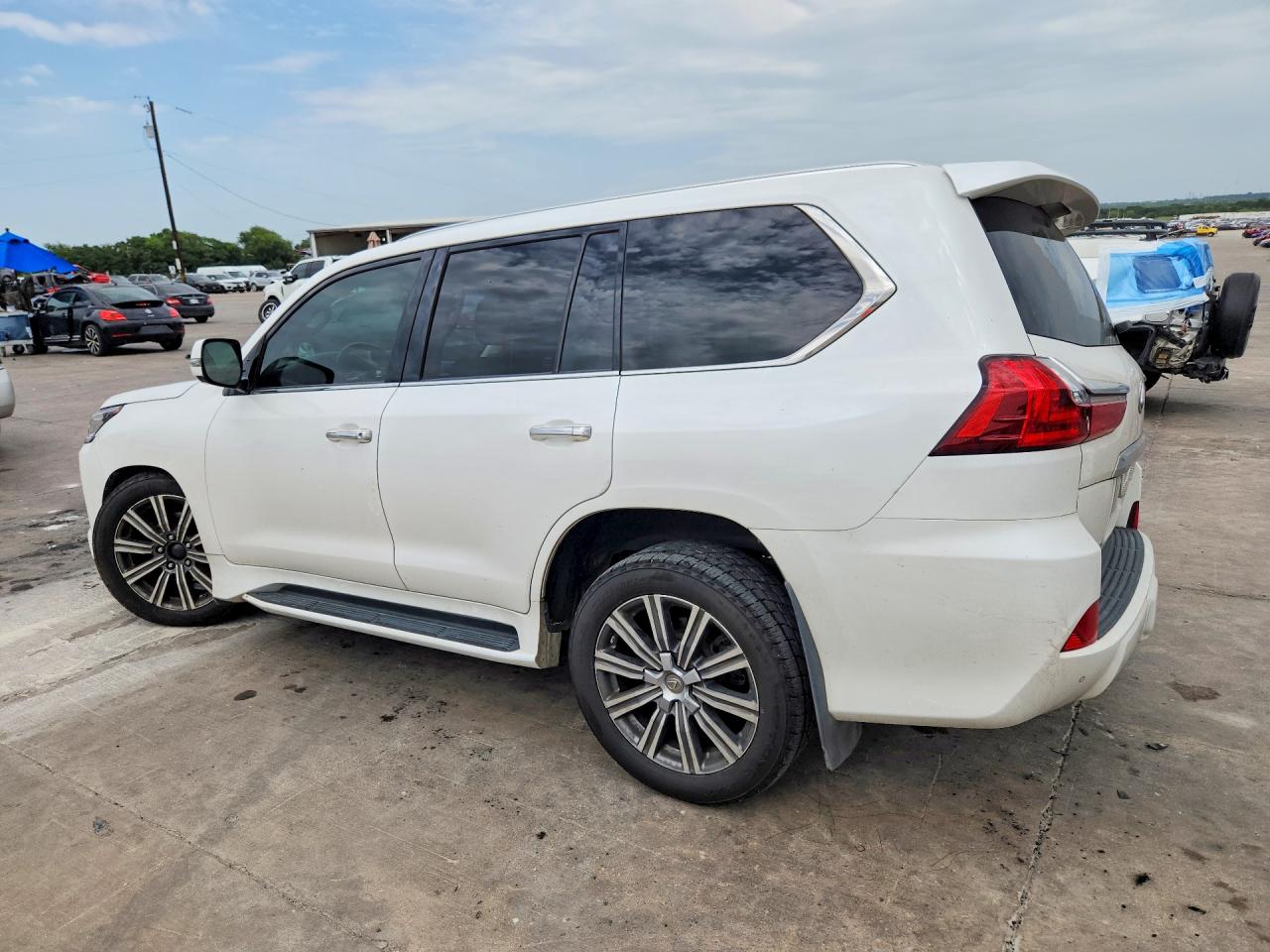 2017 LEXUS LX 570 — снимка 2