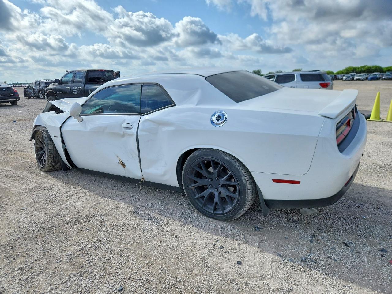 2016 DODGE CHALLENGER R/T — снимка 2