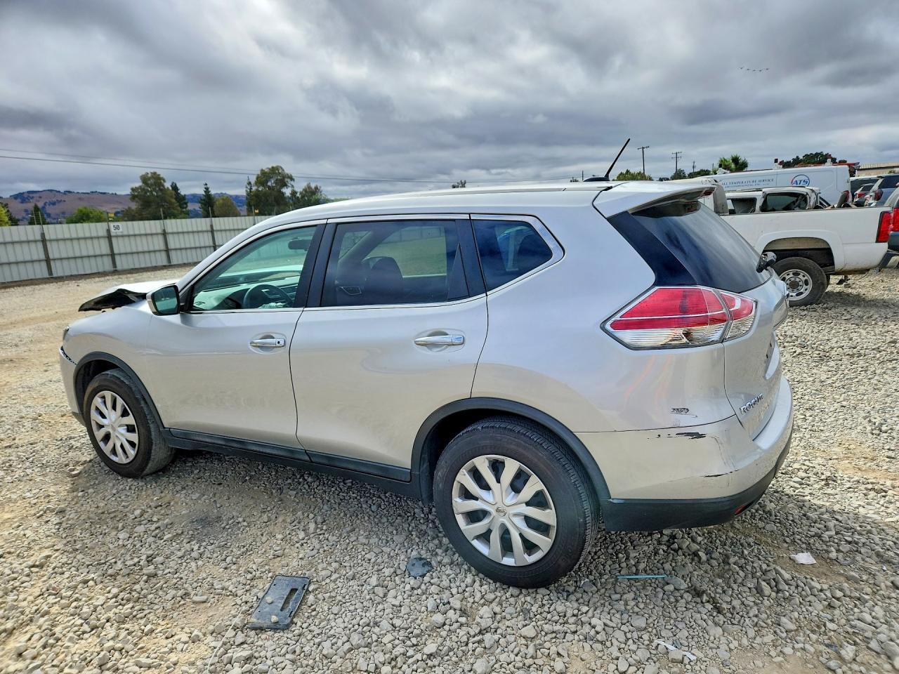 2015 NISSAN ROGUE S — снимка 2