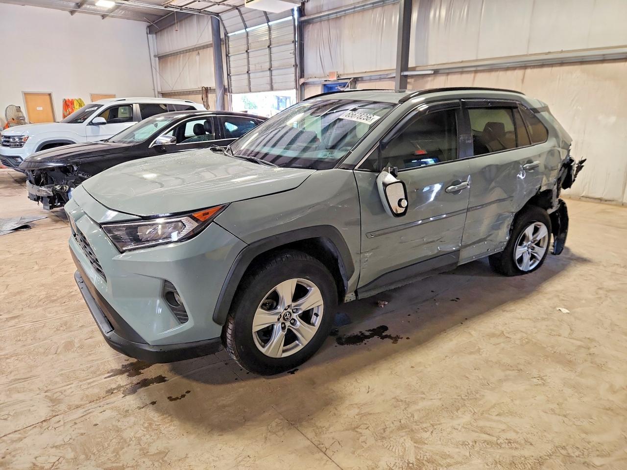 2020 TOYOTA RAV4 XLE