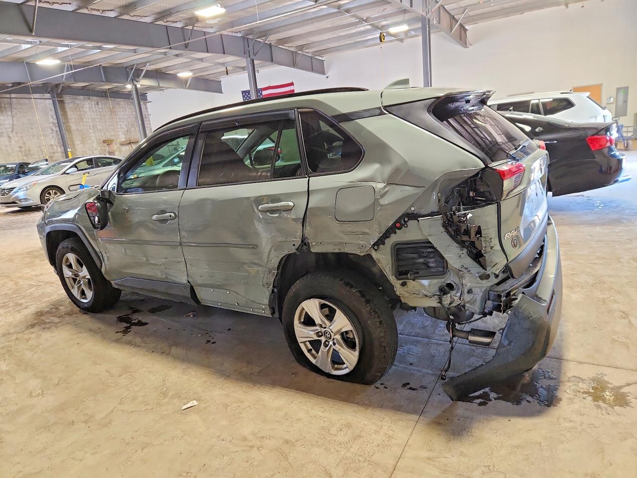 2020 TOYOTA RAV4 XLE — снимка 2