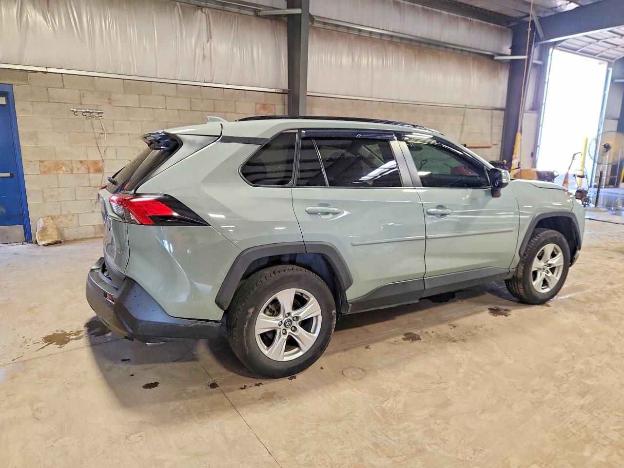 2020 TOYOTA RAV4 XLE — снимка 3