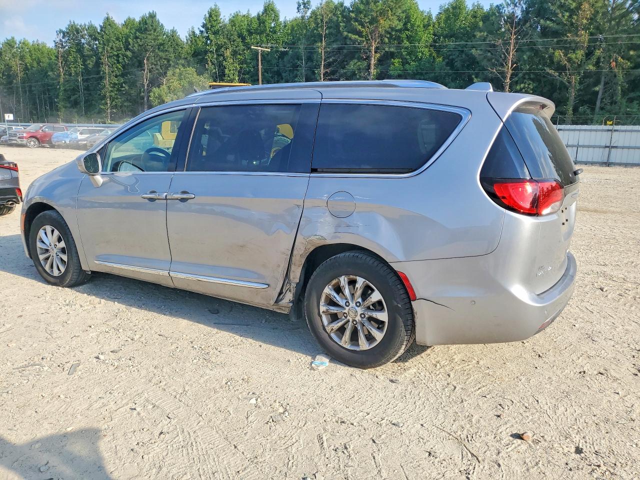 2018 CHRYSLER PACIFICA TOURING L — снимка 2