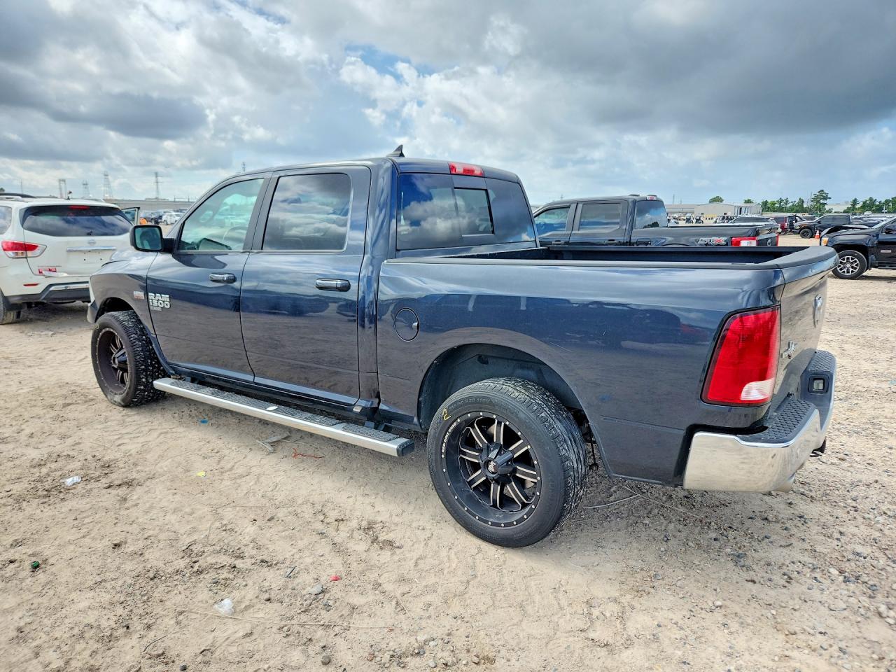 2019 RAM 1500 CLASSIC SLT — снимка 2