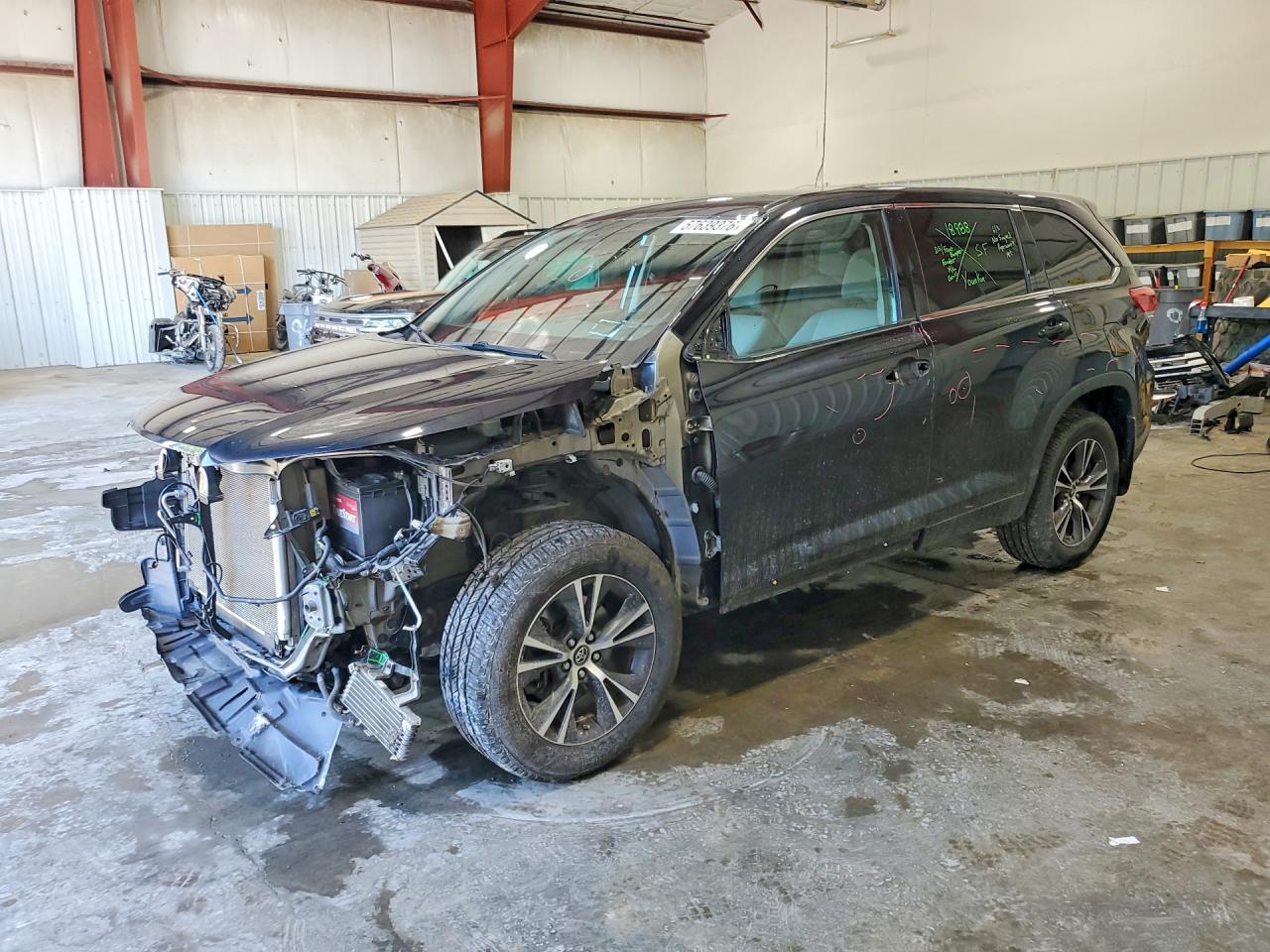 2018 TOYOTA HIGHLANDER LE