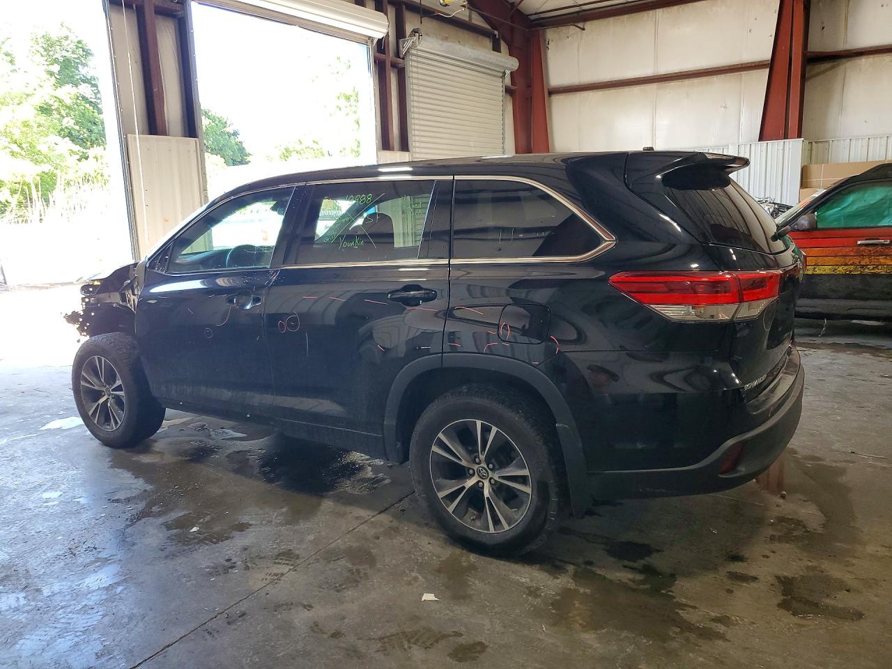 2018 TOYOTA HIGHLANDER LE — снимка 2