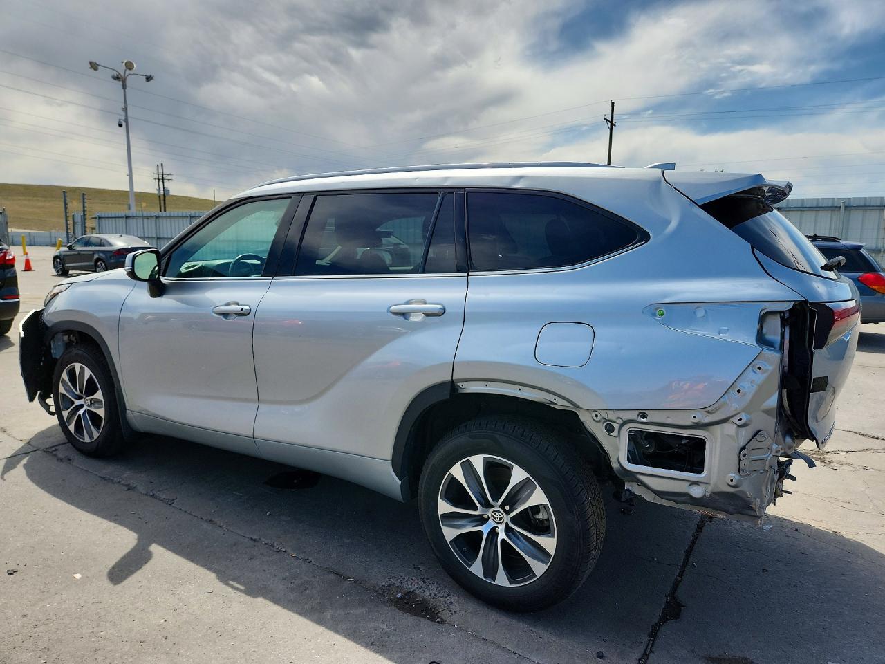 2022 TOYOTA HIGHLANDER XLE — снимка 2