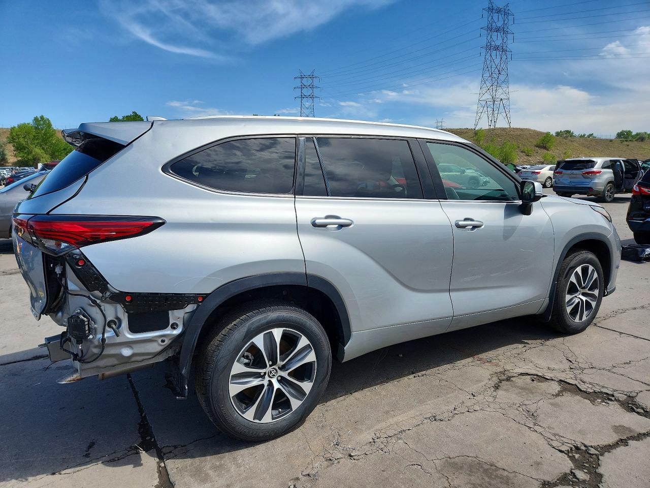 2022 TOYOTA HIGHLANDER XLE — снимка 3