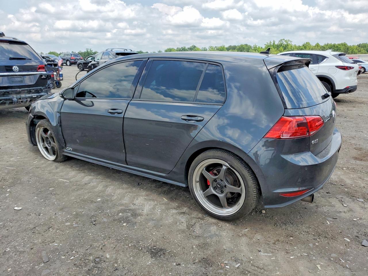2016 VOLKSWAGEN GTI S/SE — снимка 2