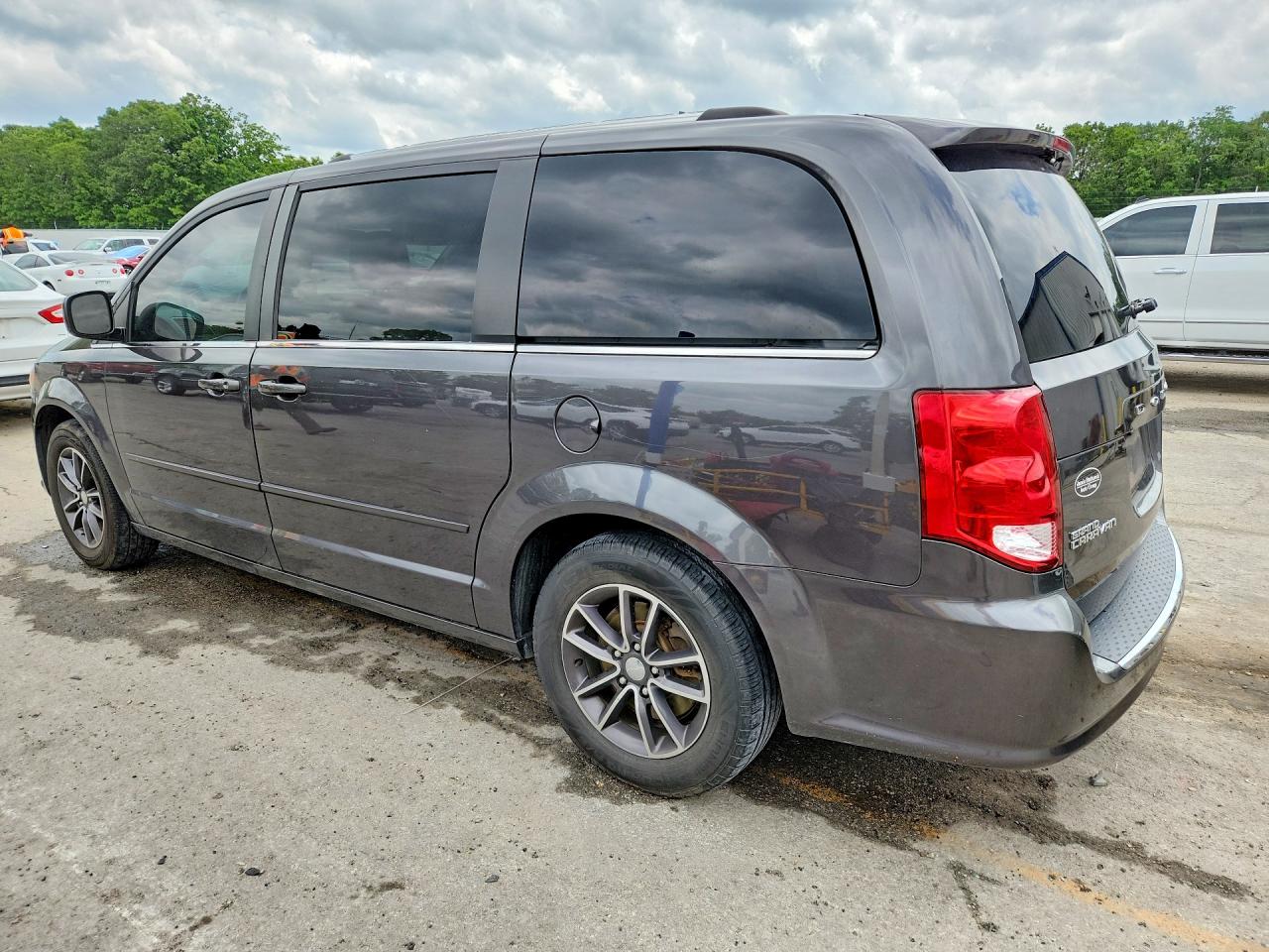 2017 DODGE GRAND CARAVAN SXT — снимка 2