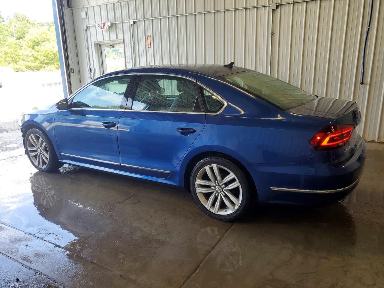 2017 VOLKSWAGEN PASSAT SEL PREMIUM — снимка 2