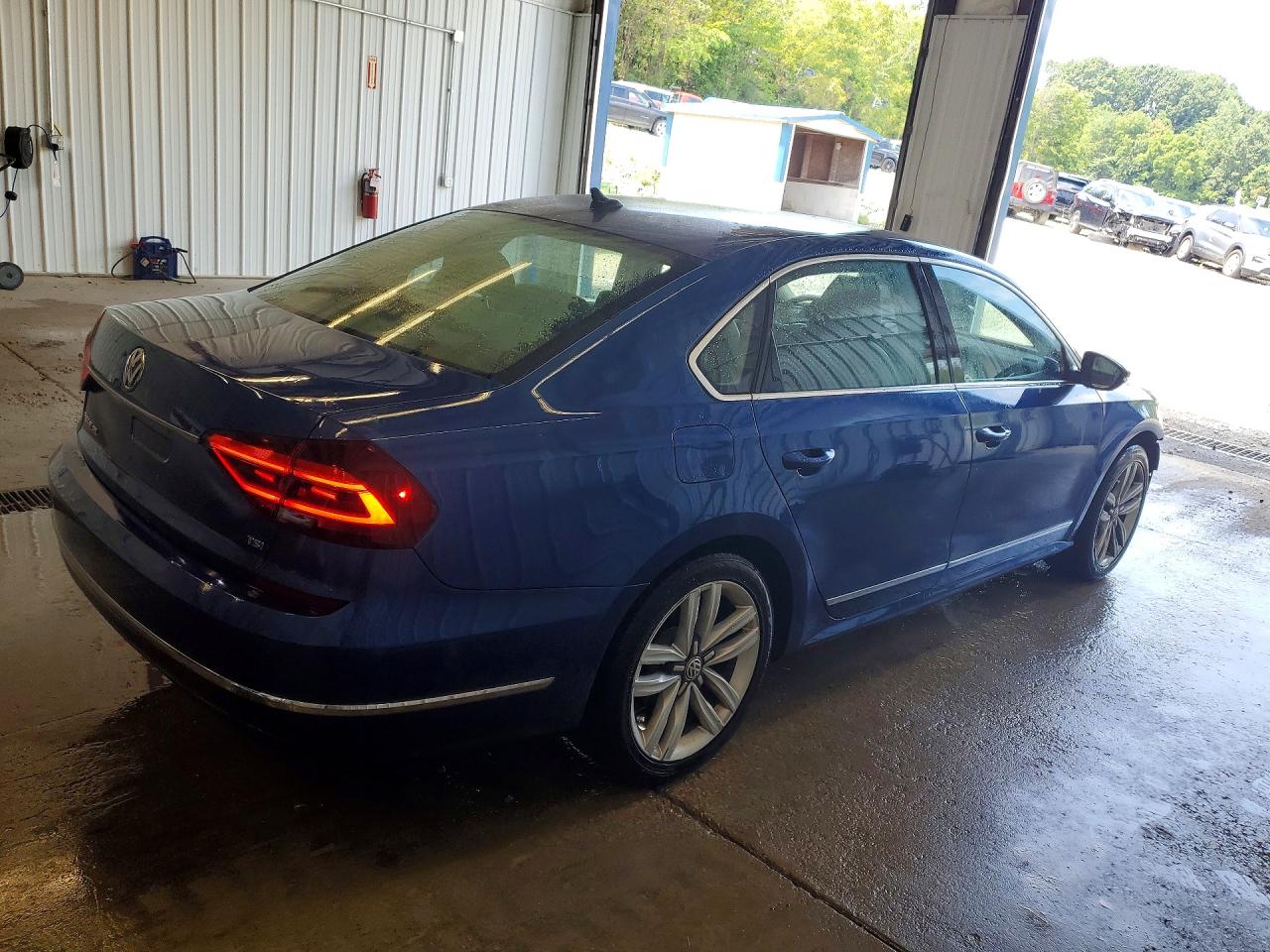 2017 VOLKSWAGEN PASSAT SEL PREMIUM — снимка 3