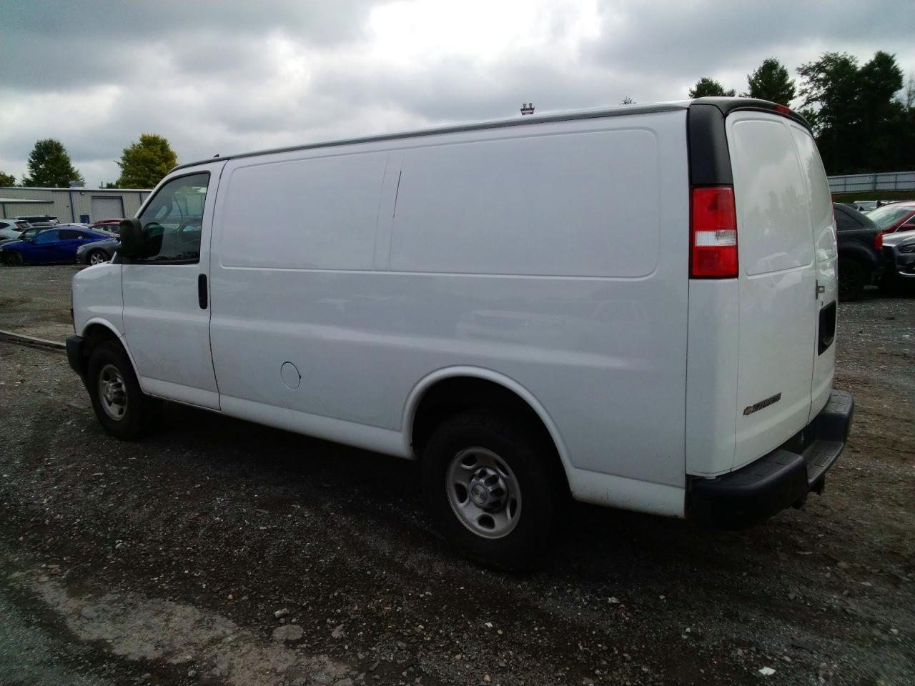 2020 CHEVROLET EXPRESS G2500 — снимка 2