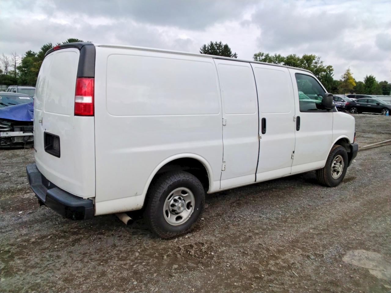 2020 CHEVROLET EXPRESS G2500 — снимка 3