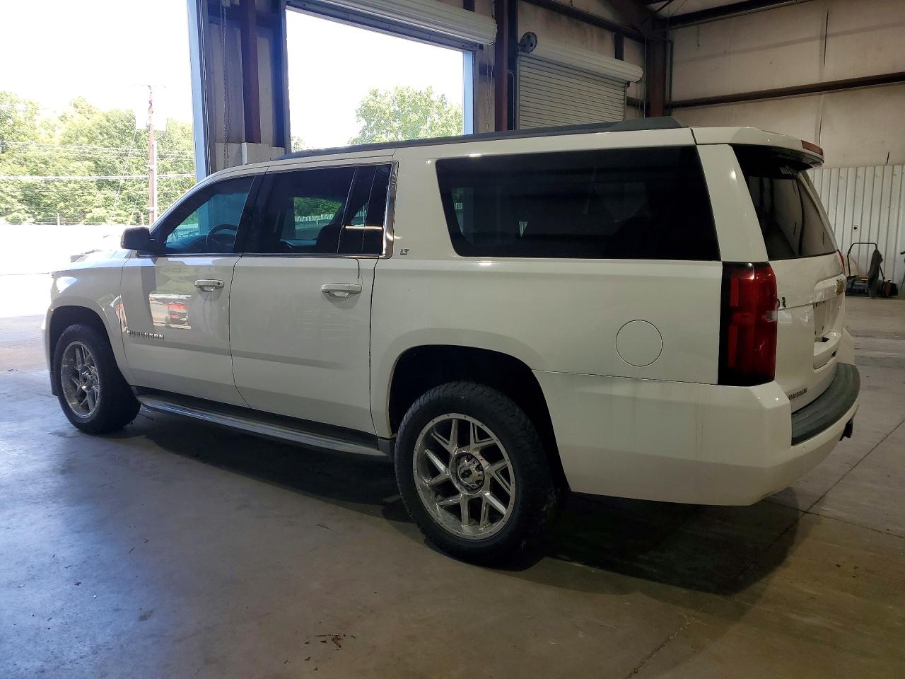 2015 CHEVROLET SUBURBAN C1500 LT — снимка 2