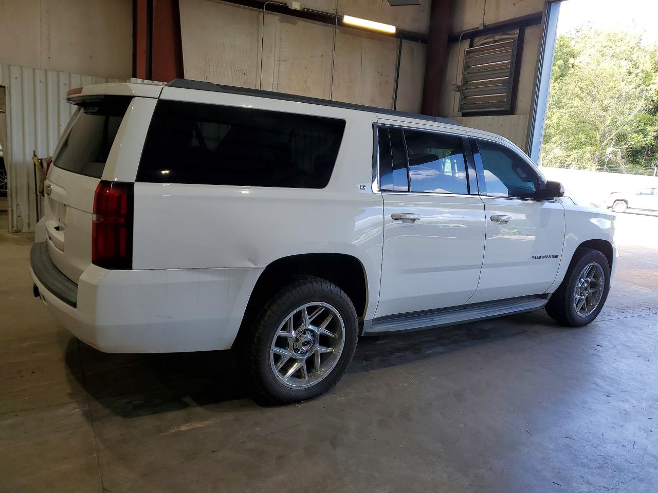 2015 CHEVROLET SUBURBAN C1500 LT — снимка 3