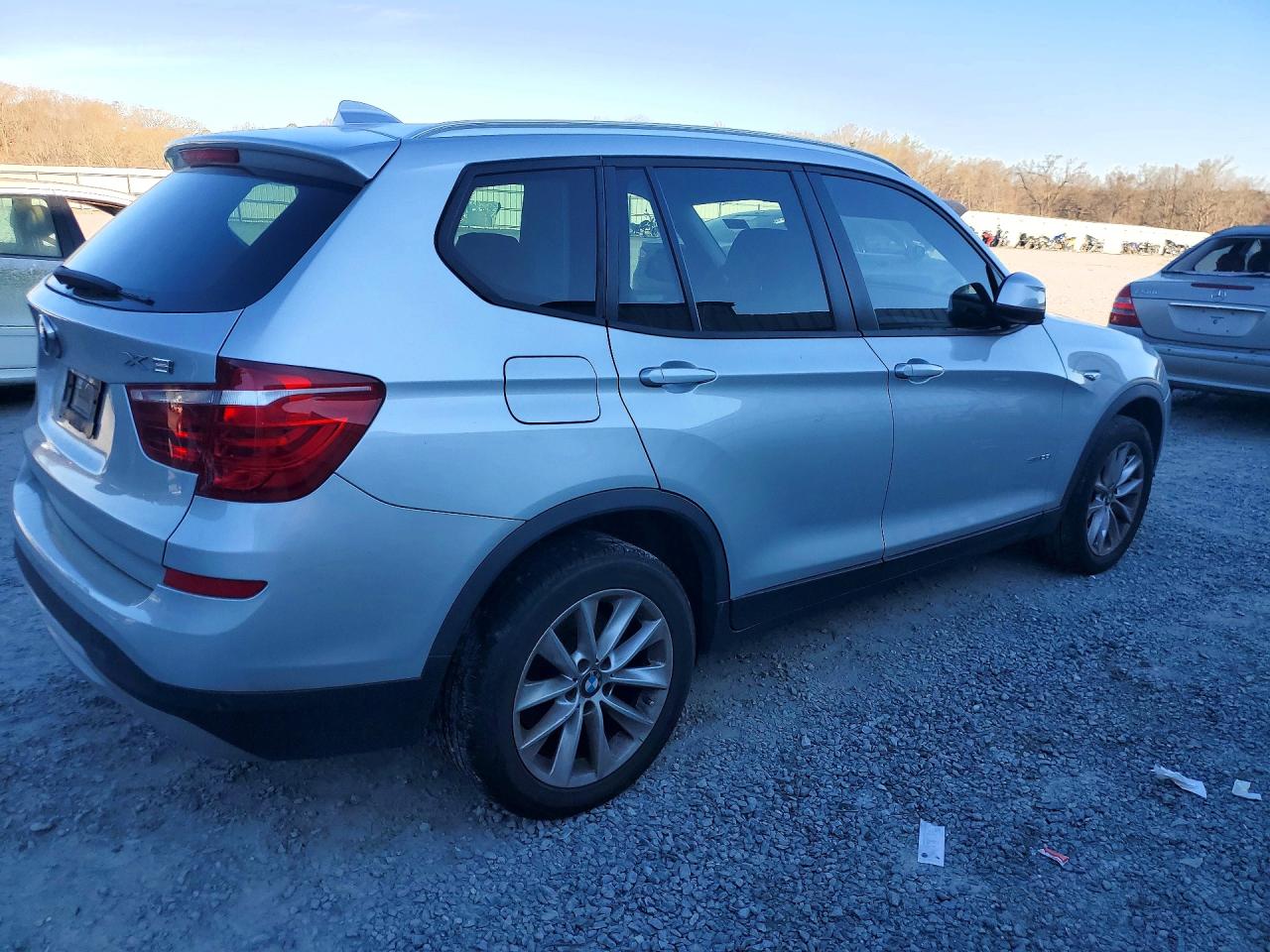 2017 BMW X3 SDRIVE28I — снимка 3