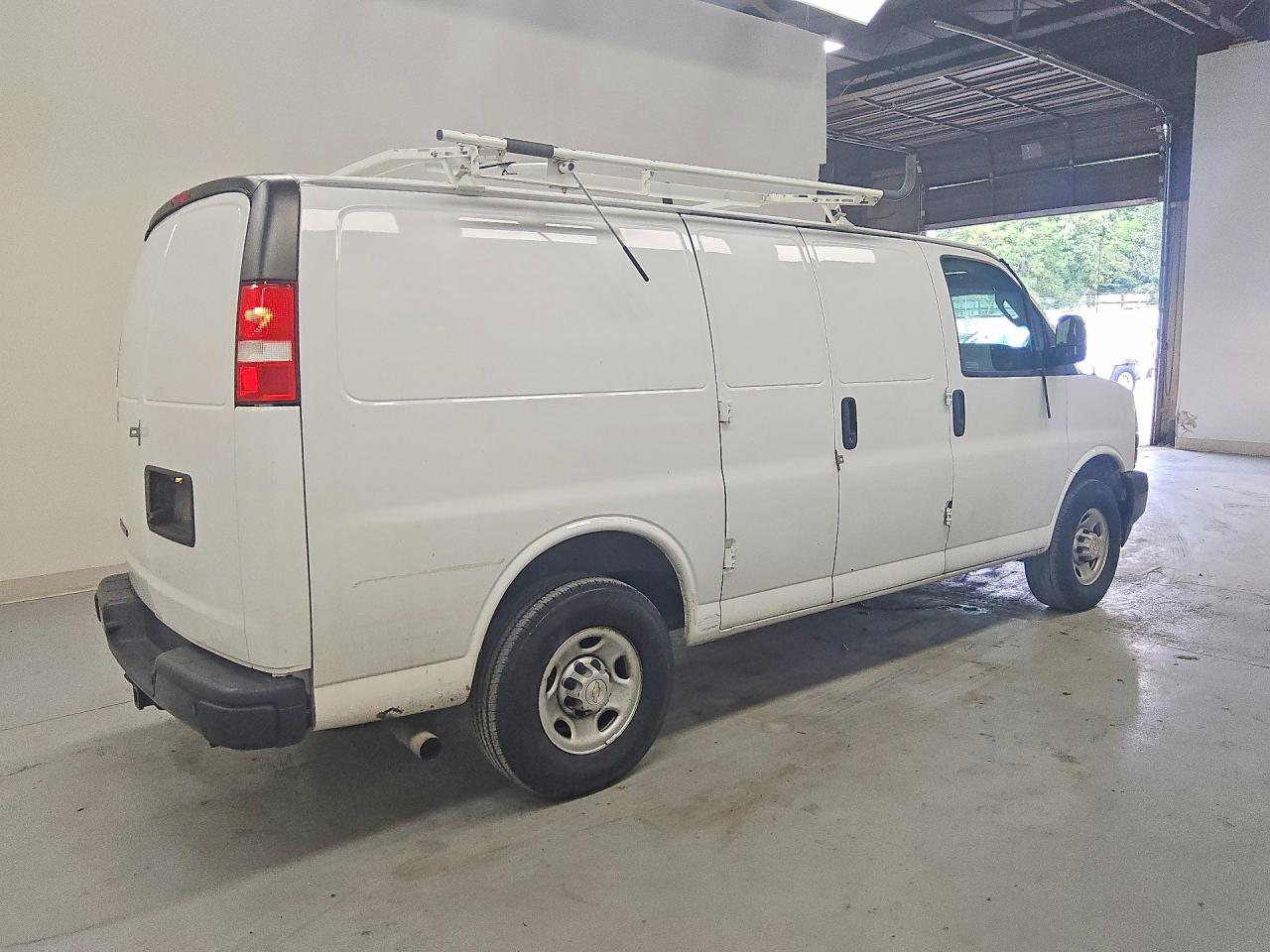 2022 CHEVROLET EXPRESS G2500 — снимка 3