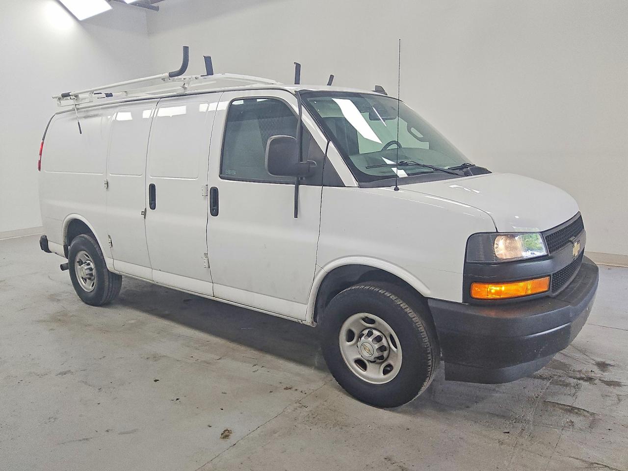 2022 CHEVROLET EXPRESS G2500 — снимка 4