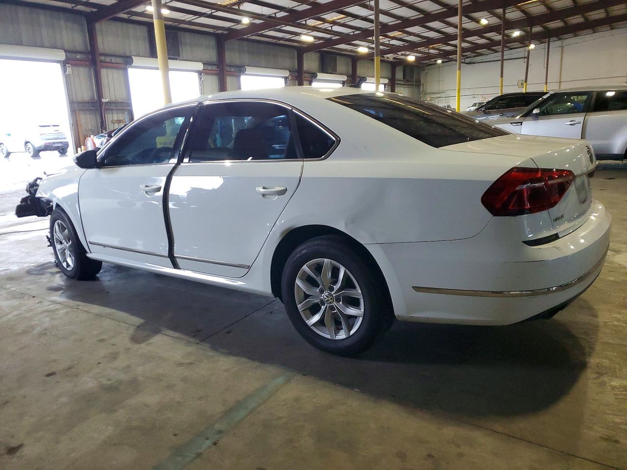 2017 VOLKSWAGEN PASSAT S — снимка 2