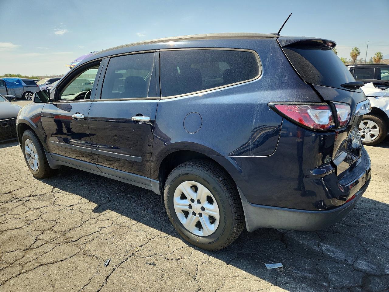 2016 CHEVROLET TRAVERSE LS — снимка 2