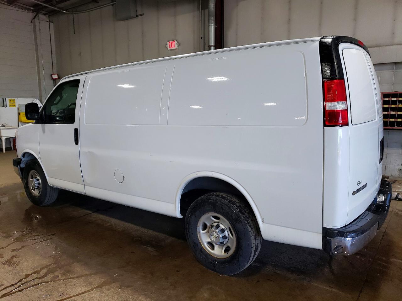 2021 CHEVROLET EXPRESS G2500 — снимка 2