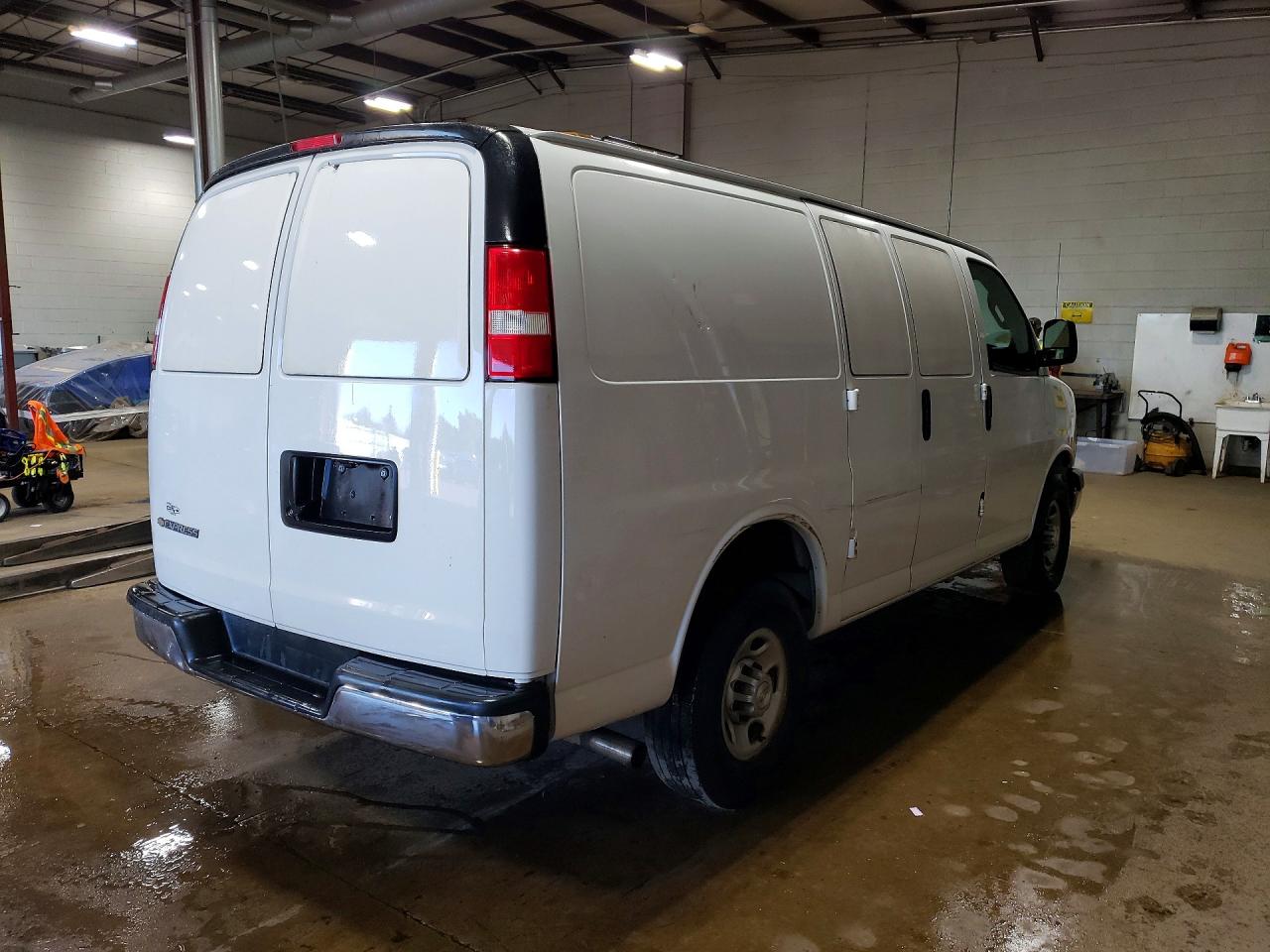 2021 CHEVROLET EXPRESS G2500 — снимка 3