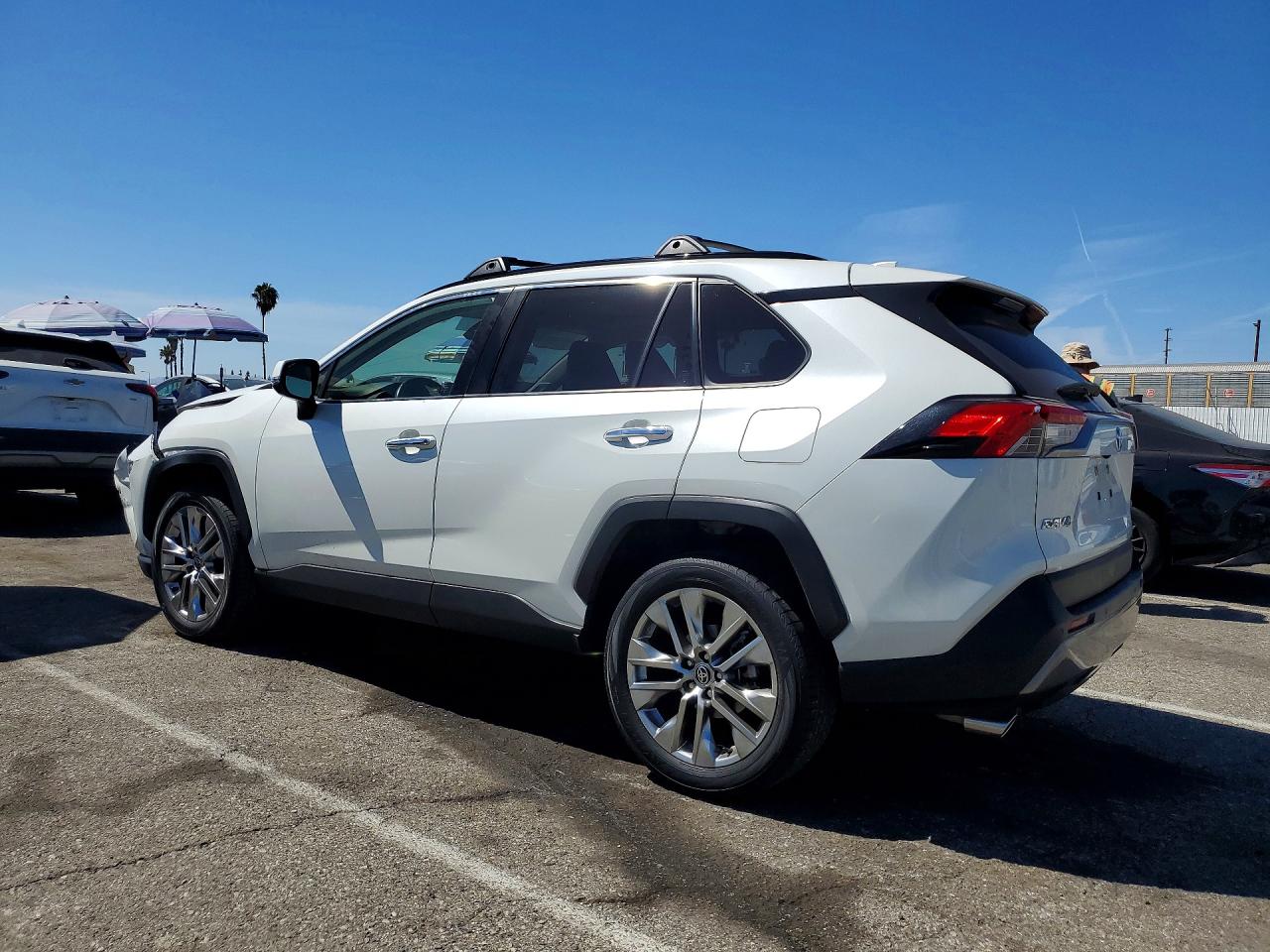 2020 TOYOTA RAV4 LIMITED — снимка 2