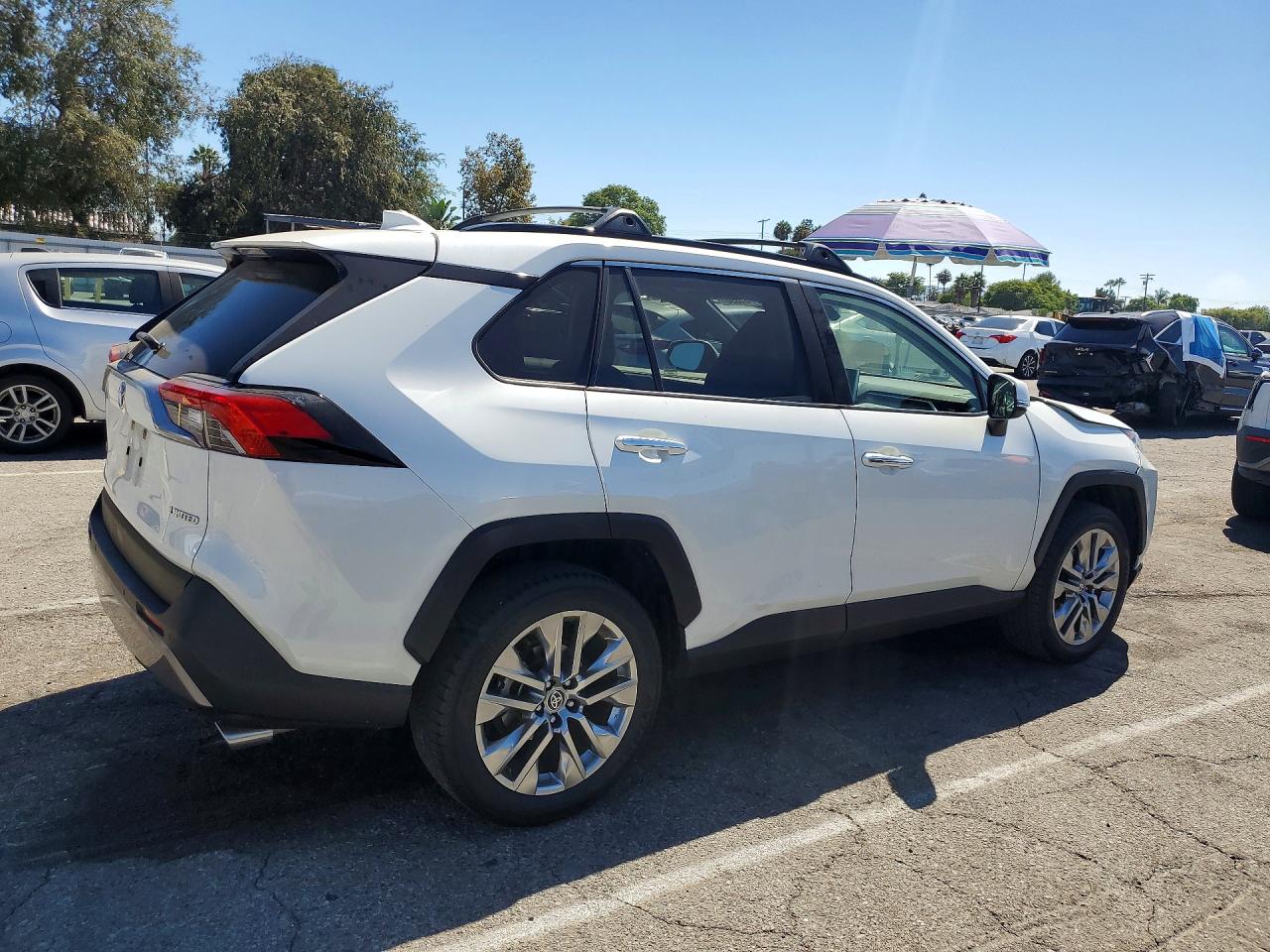 2020 TOYOTA RAV4 LIMITED — снимка 3