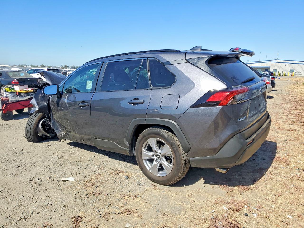 2025 TOYOTA RAV4 XLE — снимка 2