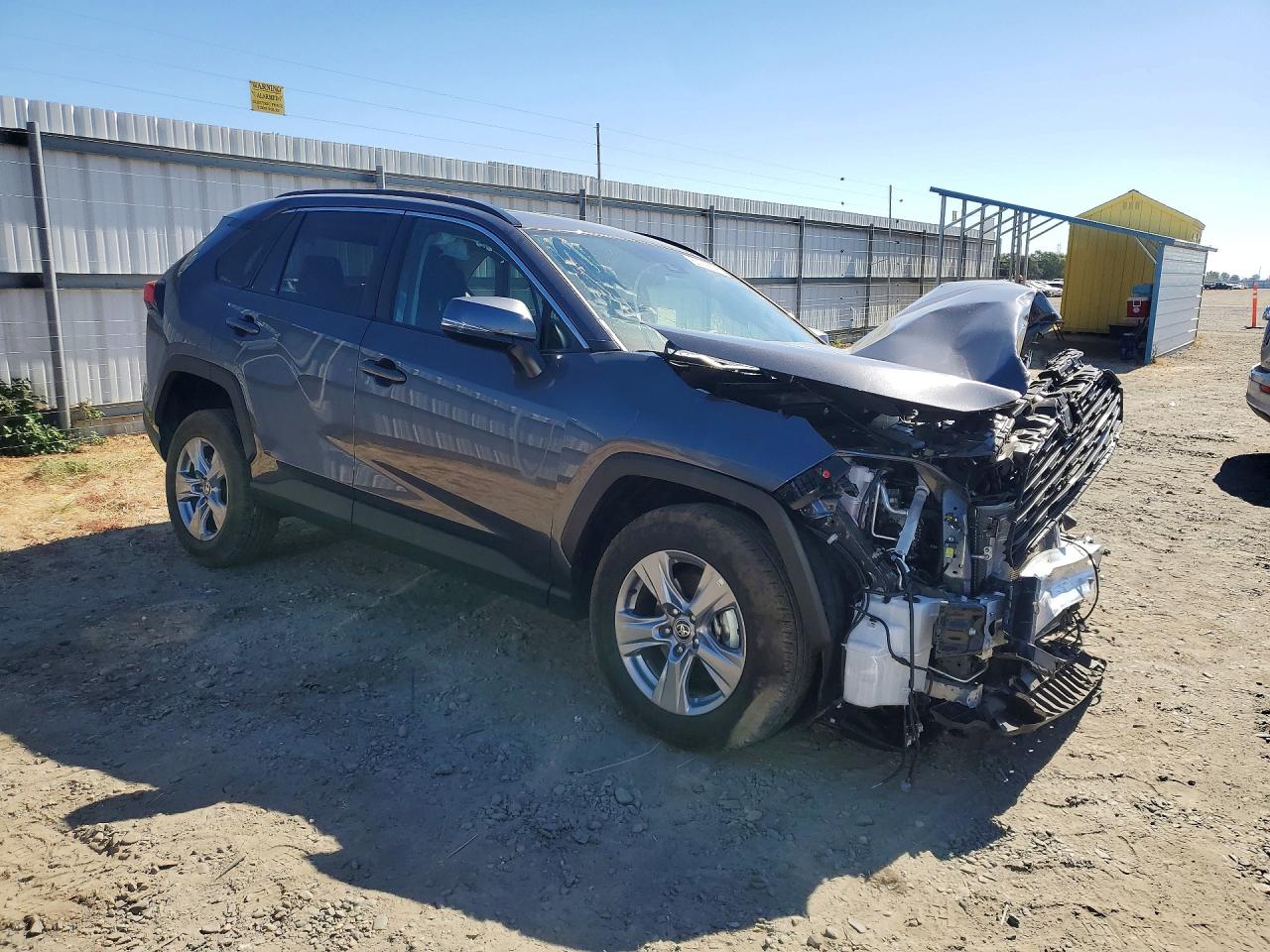 2025 TOYOTA RAV4 XLE — снимка 4