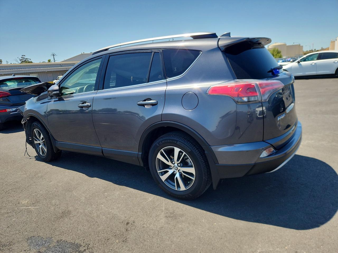 2018 TOYOTA RAV4 XLE — снимка 2