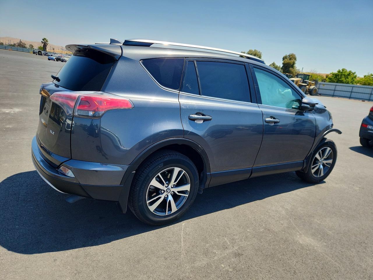 2018 TOYOTA RAV4 XLE — снимка 3