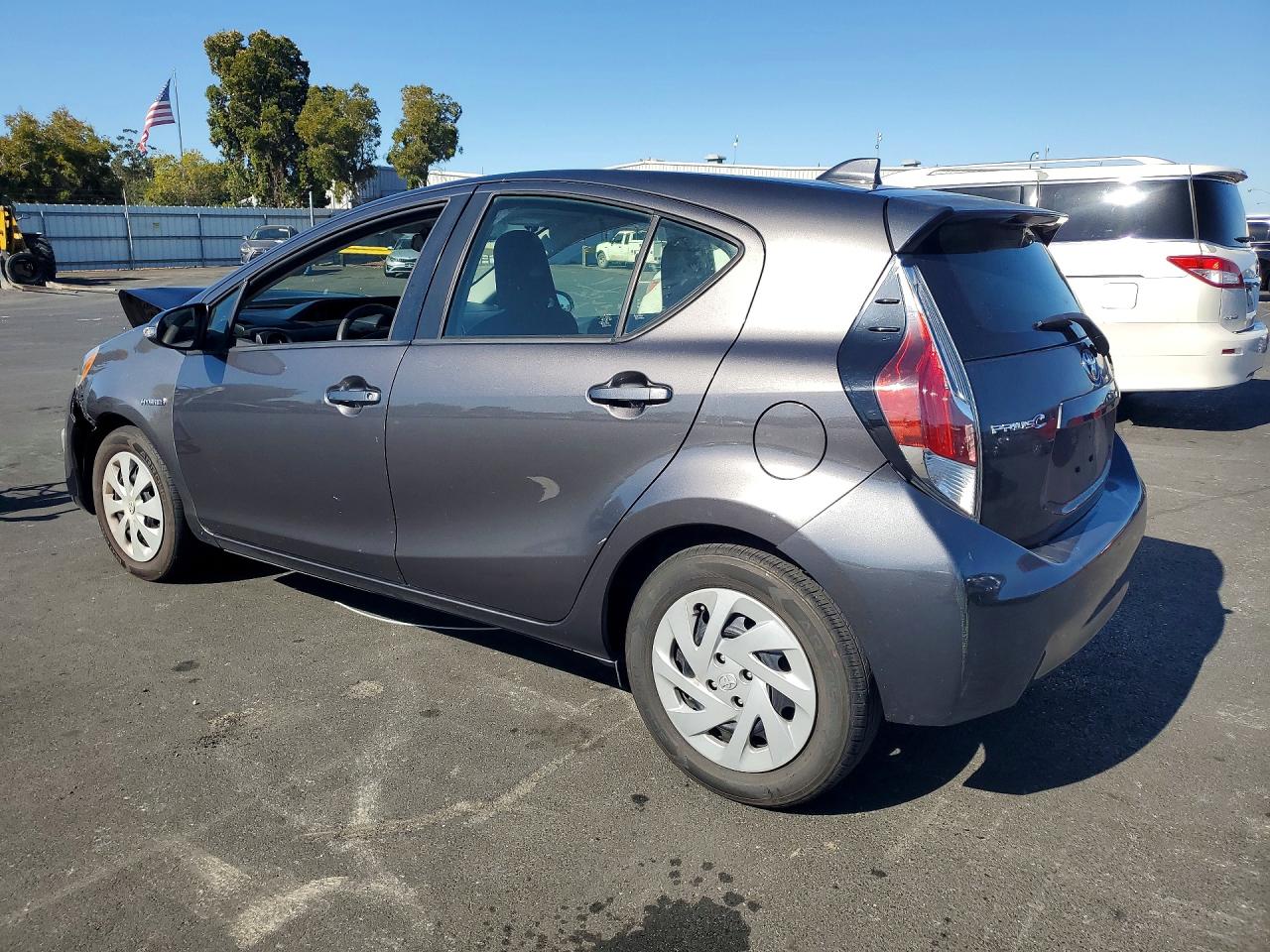 2016 TOYOTA PRIUS C ONE — снимка 2