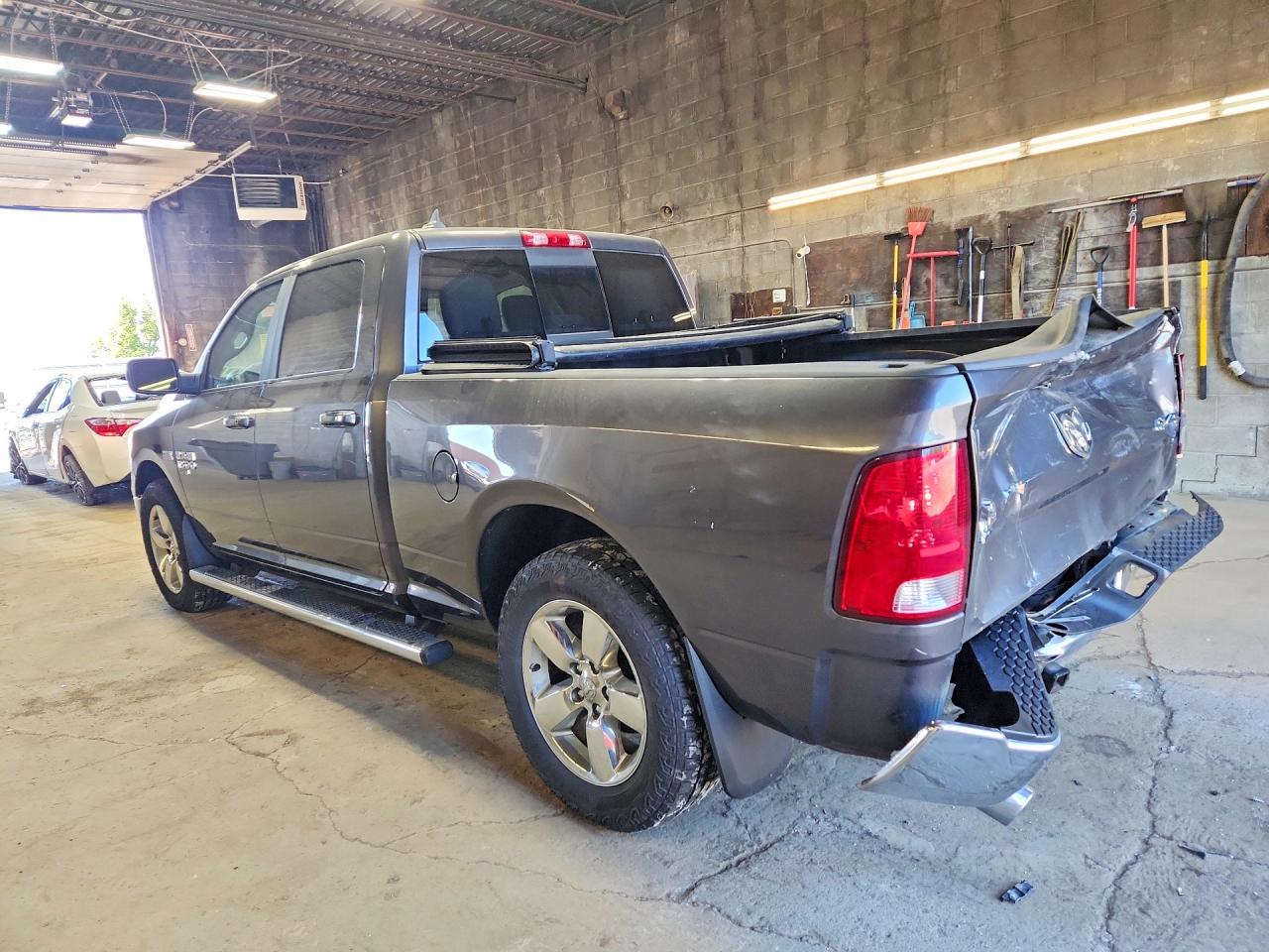 2019 RAM 1500 CLASSIC SLT — снимка 2