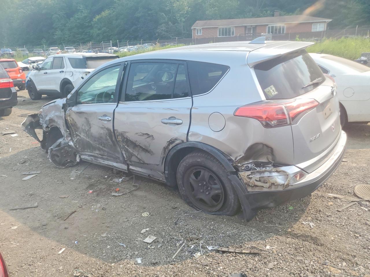 2017 TOYOTA RAV4 LE — снимка 2
