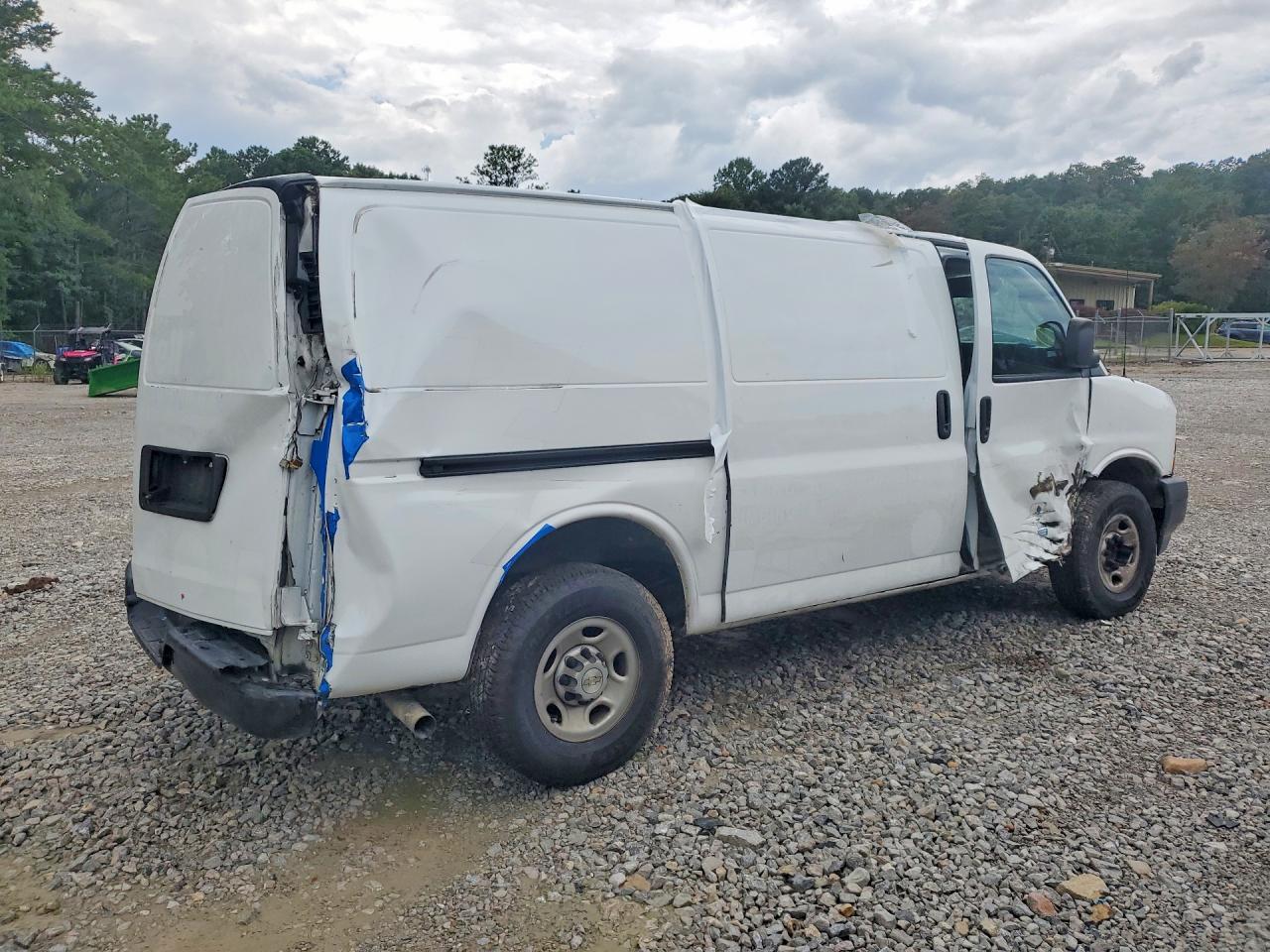 2022 CHEVROLET EXPRESS G2500 — снимка 3