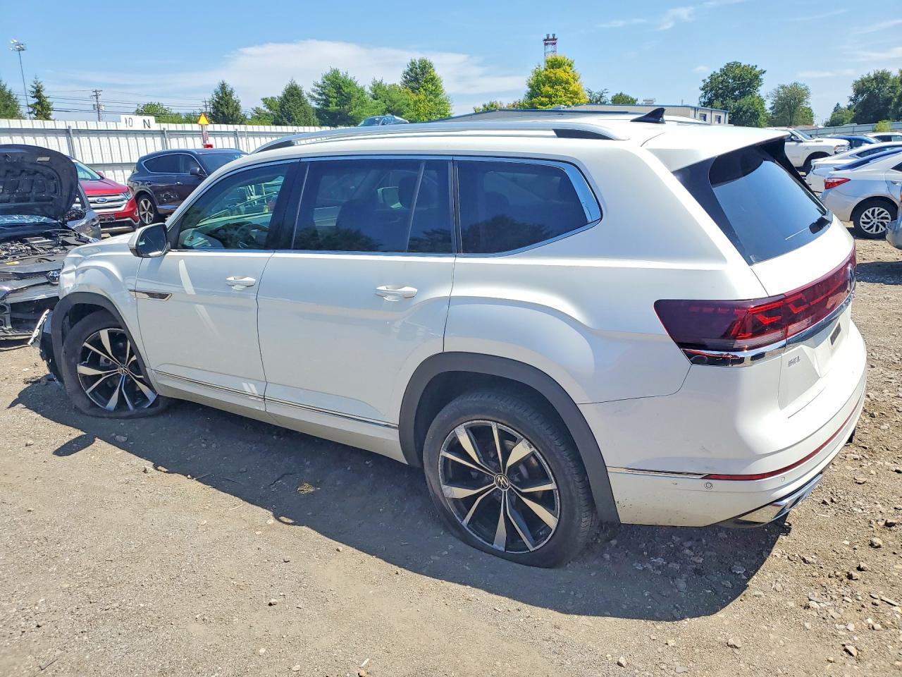 2024 VOLKSWAGEN ATLAS SEL PREMIUM R-LINE — снимка 2