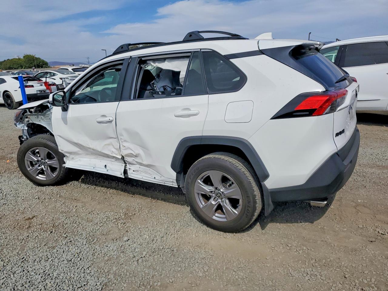 2022 TOYOTA RAV4 XLE — снимка 2