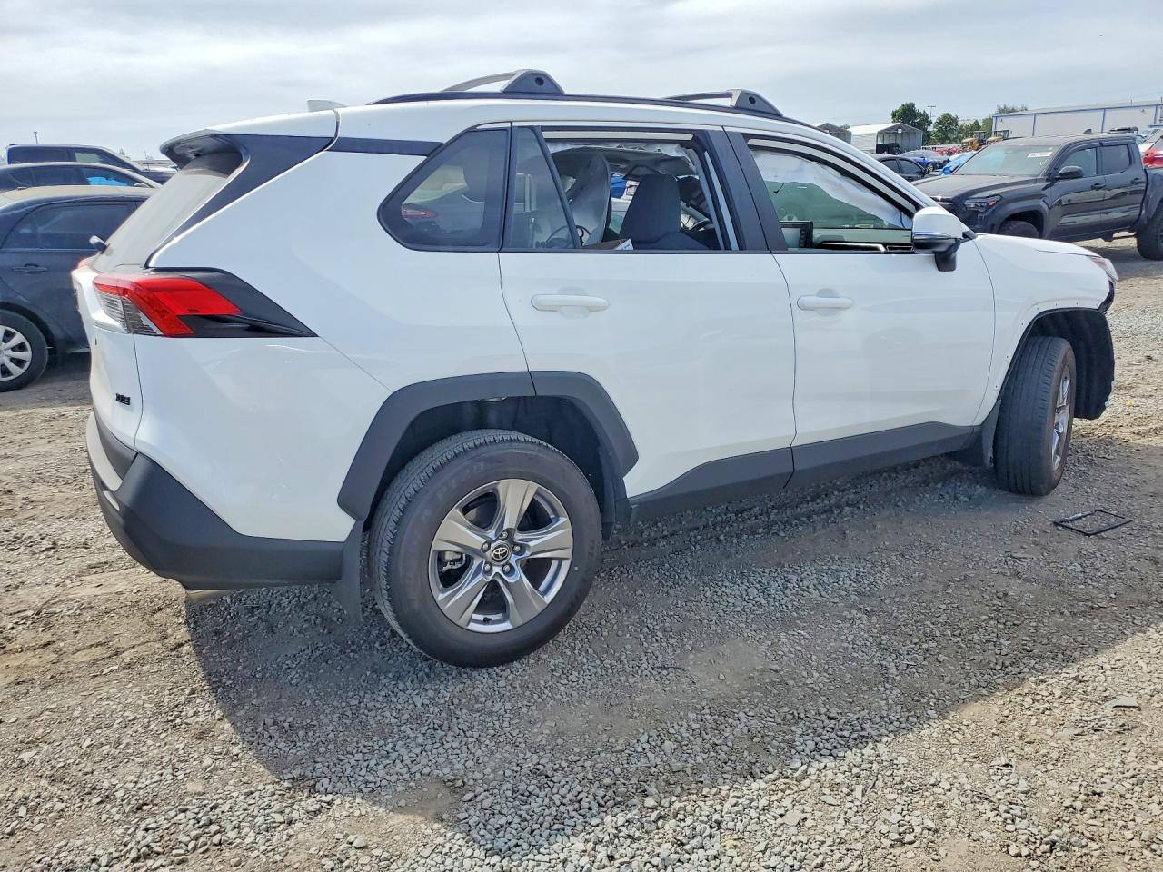 2022 TOYOTA RAV4 XLE — снимка 3